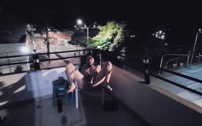 SlutClosetedfag: Zabawa na balkonie Pt 1