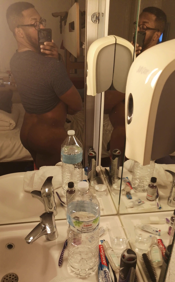 Amadeus: Apenas mostre meu quarto e depois vá para Paris amanhã...