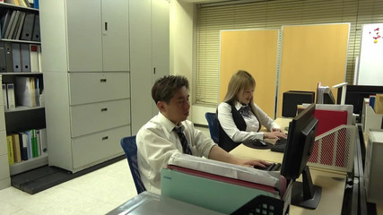 Raptor Inc: Záběry spolupracovníků, kteří pracují přesčas. Zaměstnanci mají sex všude! -1