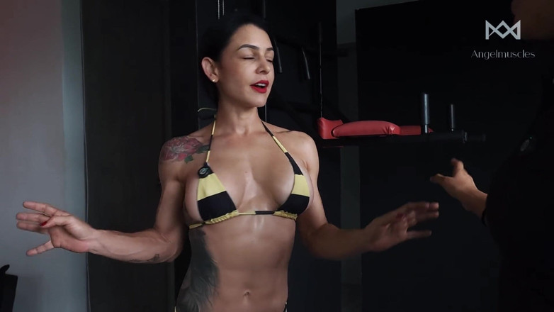 Angelmuscles: 배달원이 참지 못하고 제 복근을 마사지해줬어요??