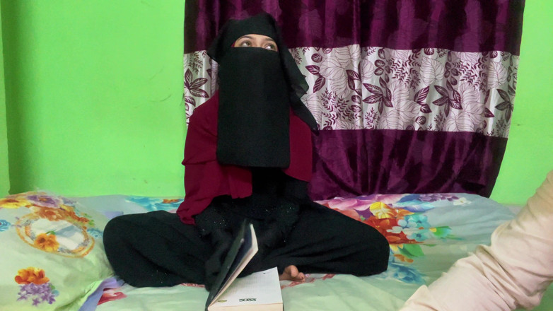 Riya Chowdhury: Glückliche zeit mit einem studenten in einem leeren haus