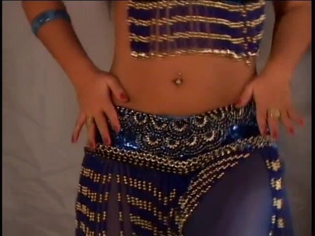 Anal seduction: sundar kaale baal vaali laitin patli kamsin apne sabhi chhedon...