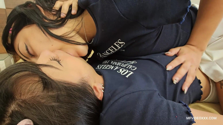 MF Lesbian: Młoda sympatia