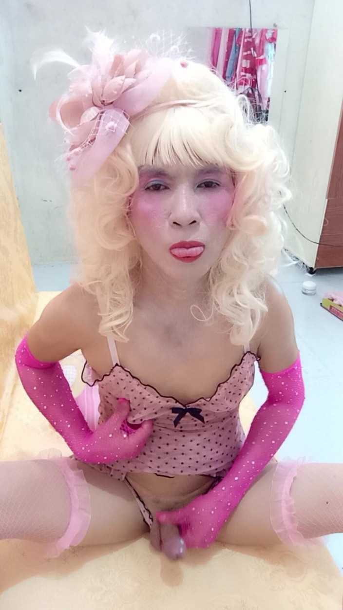 nguyen dang thien tri: Des transsexuels vêtus de vêtements sexy jouent à la sodomie heureusement...