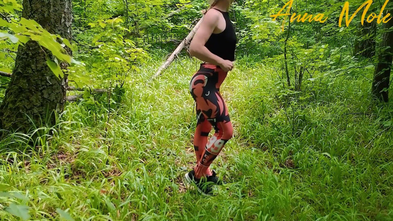 Anna Mole: Outdoor masturbation, girl in leggings walking in the woods masturbates...