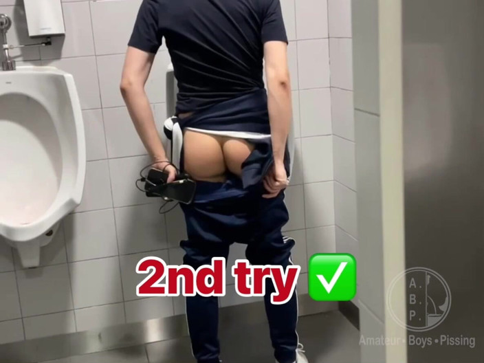 AmateurBoysPissing: Caseiro - Colegas De Quarto Em Desafio Mútuo: Exponha Sua Bunda...