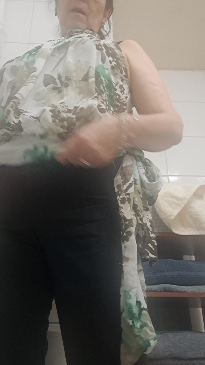 Mommy big hairy pussy: 火辣、毛发浓密的继母