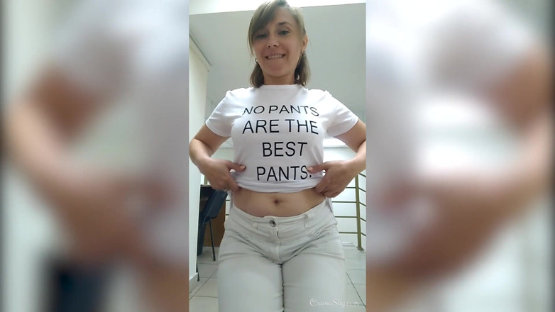 MILF Oxana: Selfie esibizionismo della segretaria in ufficio