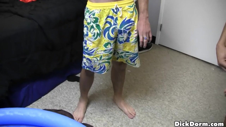Reality Dudes: Reality Dudes - Pool Boys Have Anal Threeway for Some Spending...