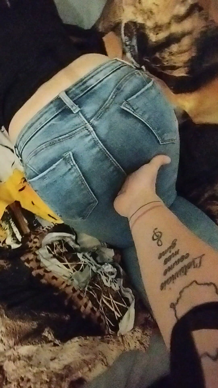 MagicStas: Pantat dalam seluar jeans awek mengusik dan menggesel pepek