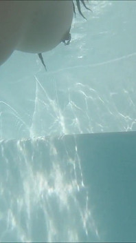 Urlaubs-dreier im pool