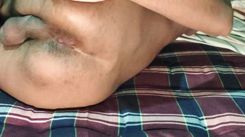 Ahpanal: Pantat besar gay ternganga dengan dildo buatan sendiri