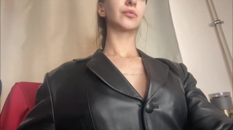 Skinny_lady69: Spójrz w moje oczy i nie odważysz się oderwać wzroku.