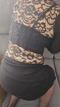 Orta yaşlı seksi kadın olgun en collant et culotte ouverte ce fait baiser la chatte et le cul et recois une bonne yüze boşalma