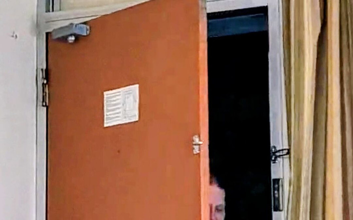 HerculesnVENUS: Zavolala jsi na nějakou službu sání ptáka?