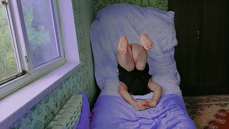 Kitty_Cross: Камшот Kitty Кросс модель молодая Smooth Femboy горячий сочный симпатичный член между вкусными бедрами мастурбация