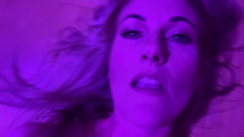 Sarah Passions: Menatap mataku saat aku muncrat untukmu