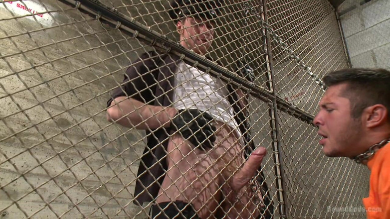 Bound gods: Inmate berotot baru di Rahmat Pegawai Connor Maguire