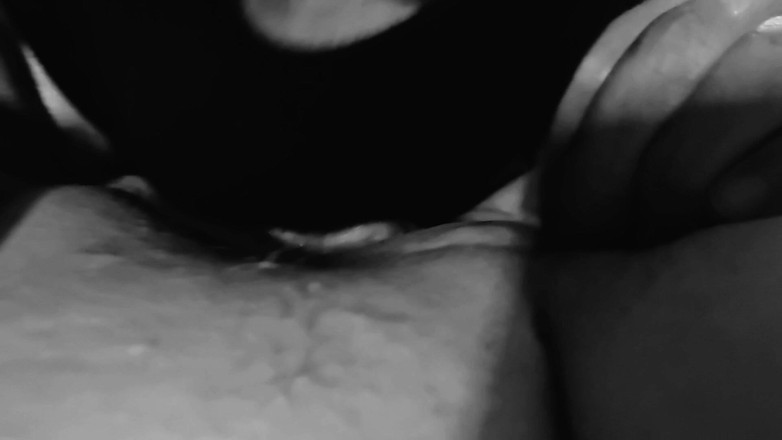 Misses Dickinson and Roughael: Fitta äter, fingrar och slår