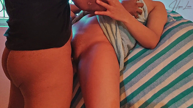 Hope Love: Мій зведений брат трахнув мене перед тим, як я піду приймати душ.