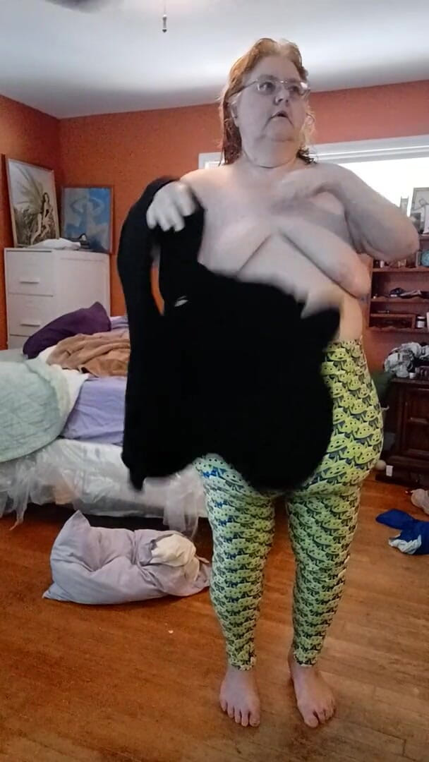 BBW nurse Vicki adventures with friends: Ubieranie dla fanów majtek Hej