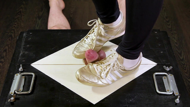 House of Era: Baskets sportives en action, CBT et ballbusting