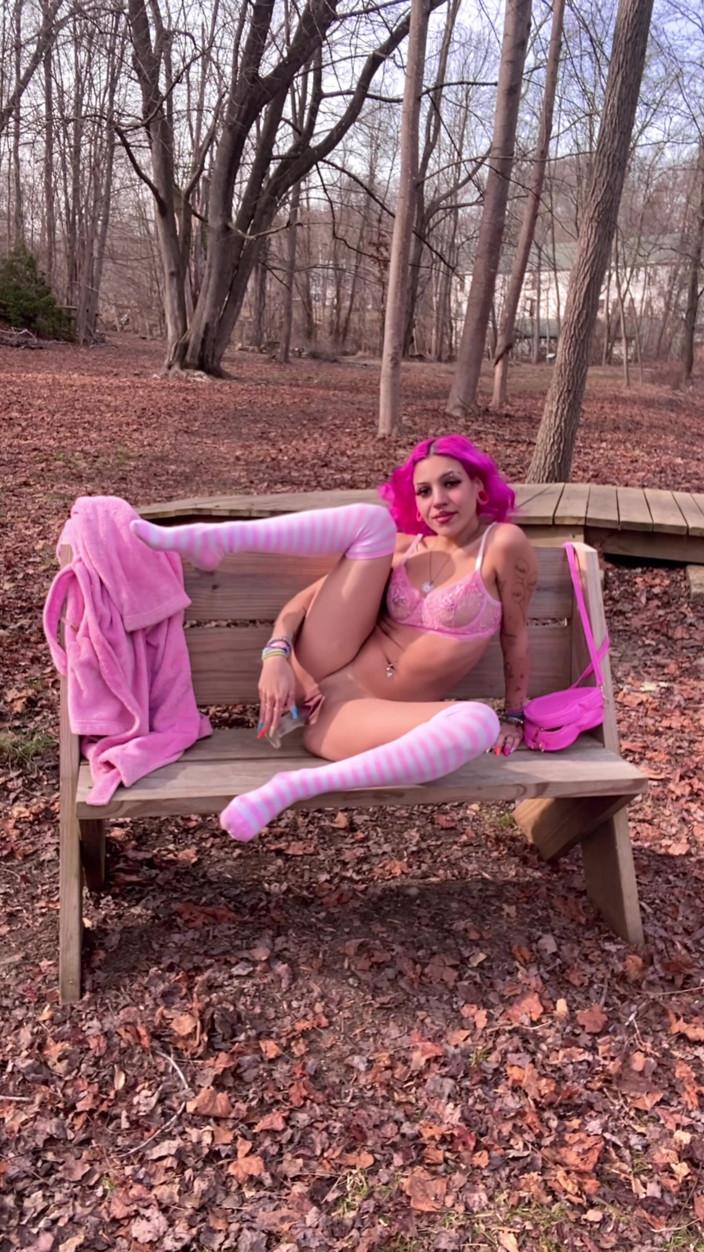 Nali Marie: Fairy Woods jalang Nymph menghisap dildo dan melancap dalam forrest