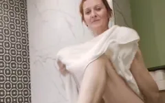 毛深い女性はシャワーGinnaggでリフレッシュ
