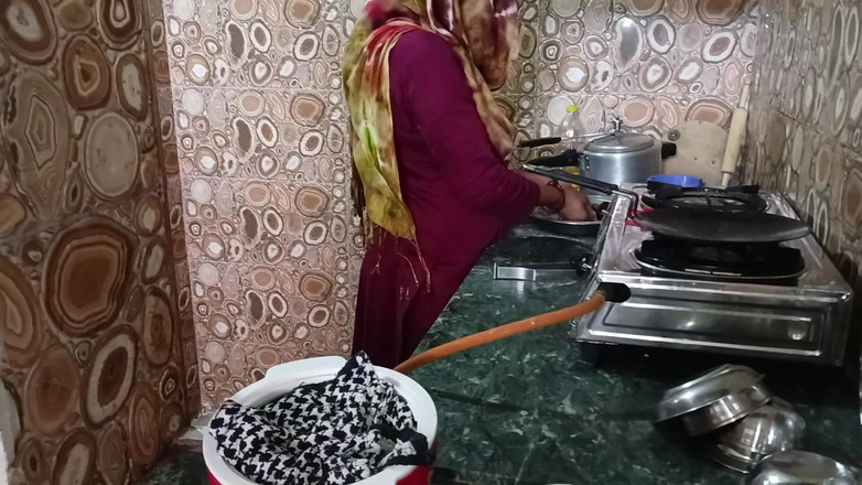 Bhabhi UP: Gick i köket med en väns fru idag