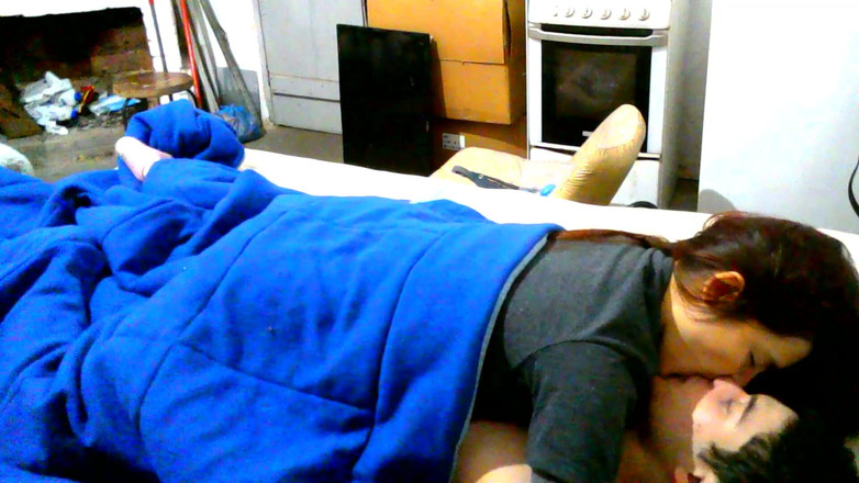 Kyle Smith: लैटिन जोड़े का जुनूनी सेक्स चूत में वीर्य के साथ समाप्त हो रहा है