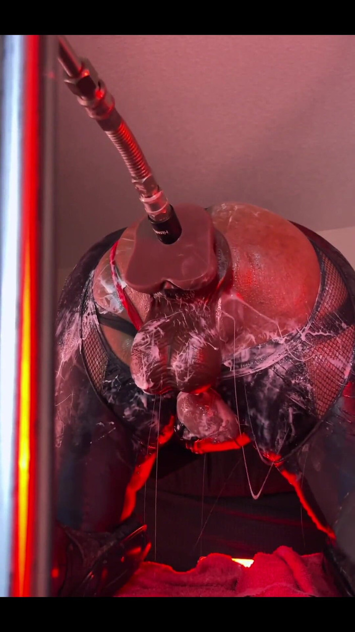 DipsoDeep: Intensa follada cremosa en la máquina de culo - enormes y...