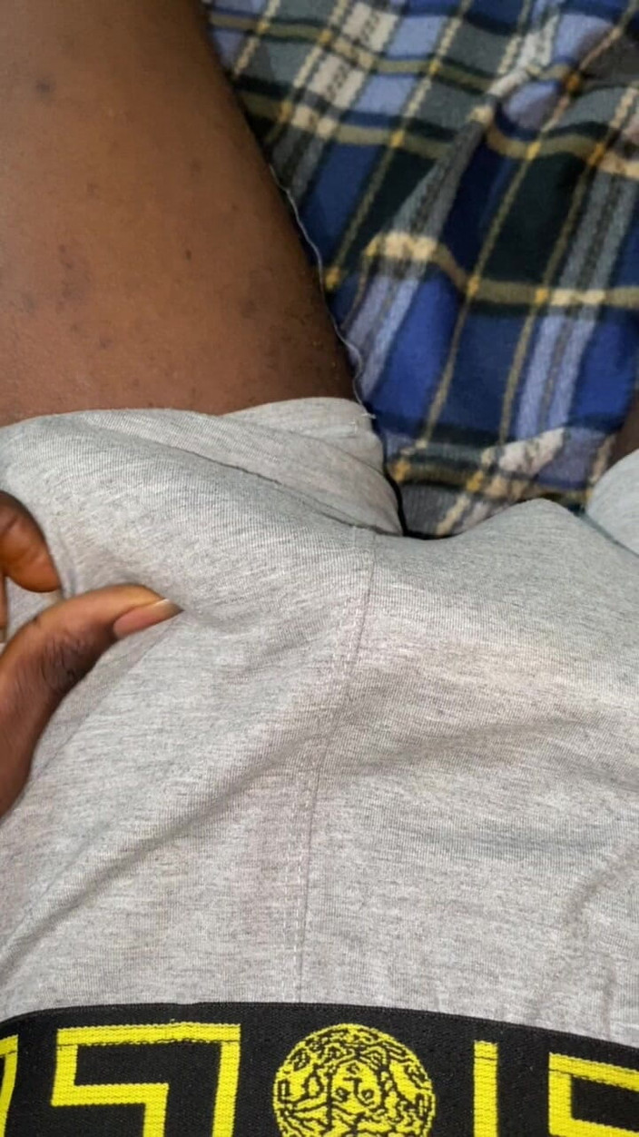 Slimniqqa: Fui pego acariciando meu grande pau preto