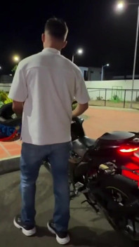Chico Joven Twink Latino Es Follado Por El Mecanico Extraño Que Le Reparo Mi Moto En La Calle