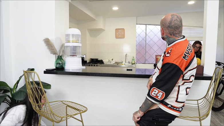 KARINAMILLER: Întărind prietenia cu prietena mea după ce și-a futut iubitul în fața...