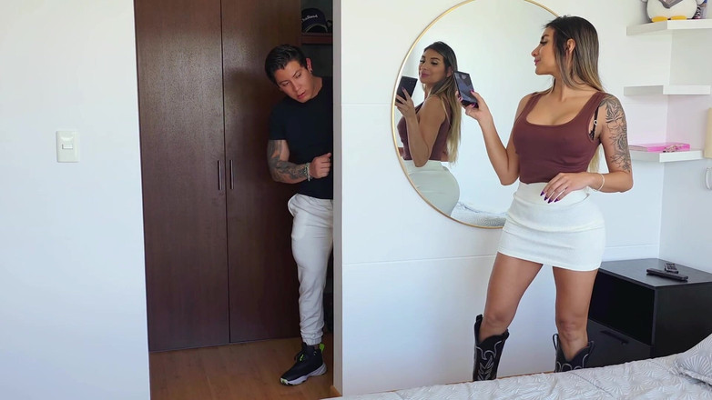 Winter_steph: Üvey kız kardeşimi yarakla şaşırttı!! Neredeyse beni külotunu koklarken yakalıyor