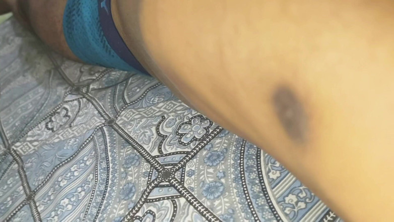 rruh_2024: 年轻的印度村民底部男孩被他的老黑人男性同性恋朋友性交