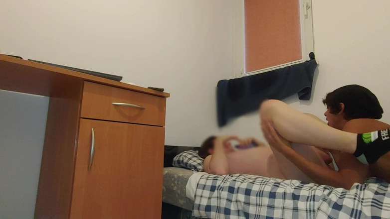 LeoTeenLatinos: Estudante eslovena quer sexo gay antes do exame