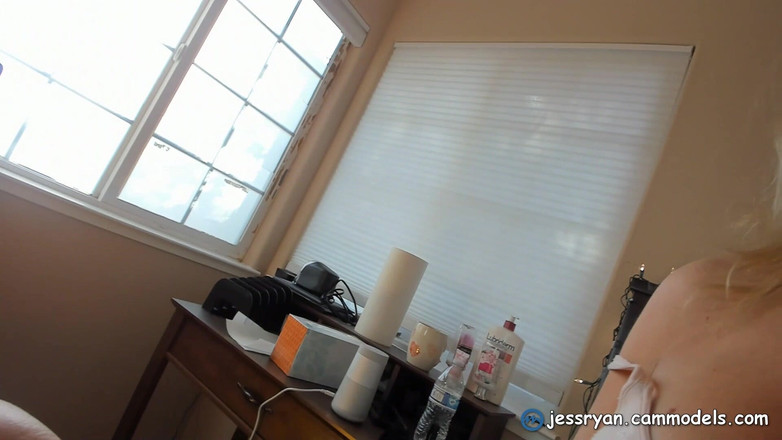 JessRyan: Cô vợ nóng bỏng thực sự Jess Ryan khoe đôi chân...