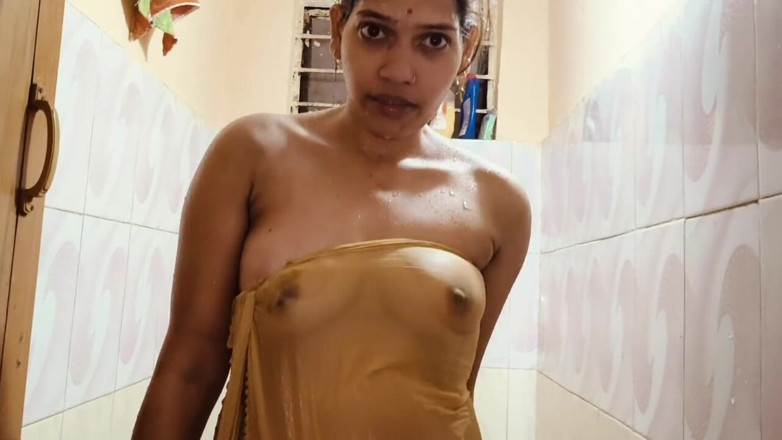 Madhu bhabhi: Suri rumah kampung semula jadi video mandi bogel