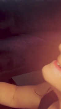 Celé video - Sexy manželka Vanessa Cliff anální děvka si objedná rozvoz dveřním pérem a jezdí při jídle