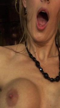 Lusty bielizna Scena 2_busty MILF w bieliźnie Tanya Tate jebanie ciężko w barze otrzymuje twarz