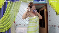 Lukerya: Jak si Lukerya stříhá vlasy během online chatu