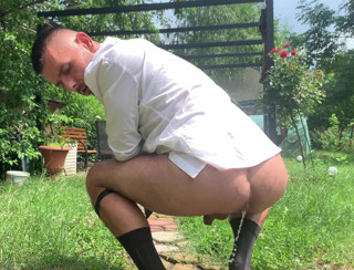 Werther1: Des gentlemen pisse dehors et montre son cul