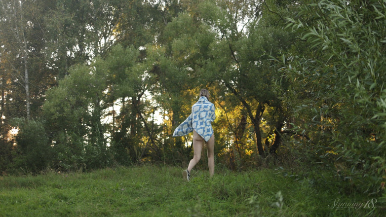 Stunning18: 湖畔で