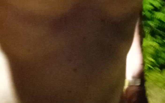 Deepthroat260: Người thích khoe hàng ban đêm khỏa thân ngoài trời đi bộ