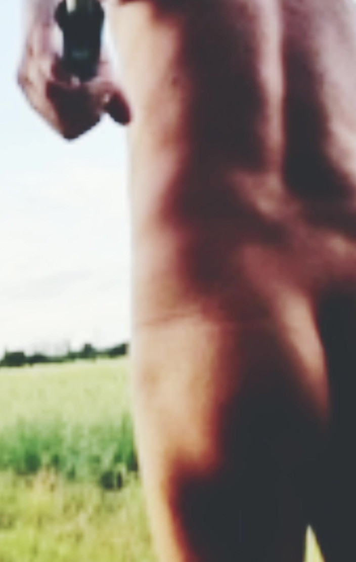MaleModel: Naked Selfie Walk