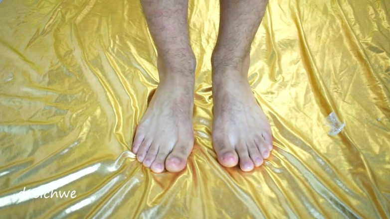 Dreichwe: Foot fetishes with condoms