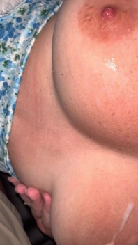 Spermaschlampe MILF in Mcdonalds