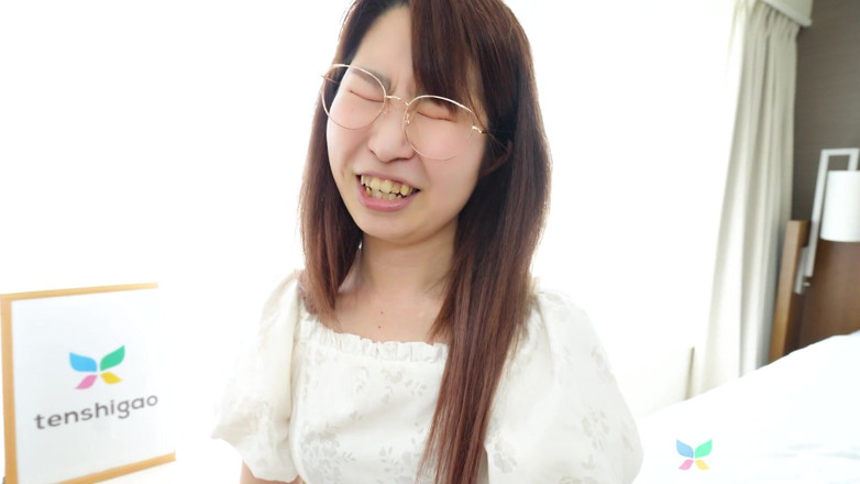 Tenshigao: Kancelářská pracovnice Slečna Momoko Azuma ve svém prvním videu pro...