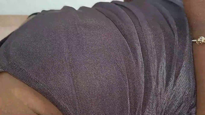 Luxmi Wife: Chica universitaria masturbándose en casa -1